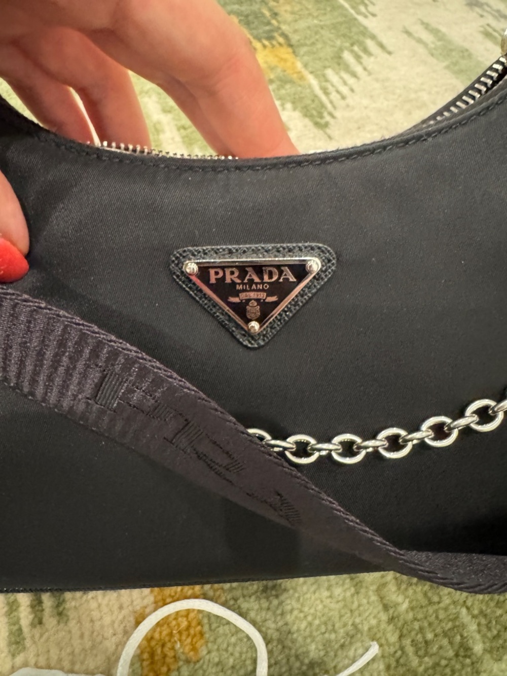 Prada Re-edition Nylon Bag - Picture 4 of 17